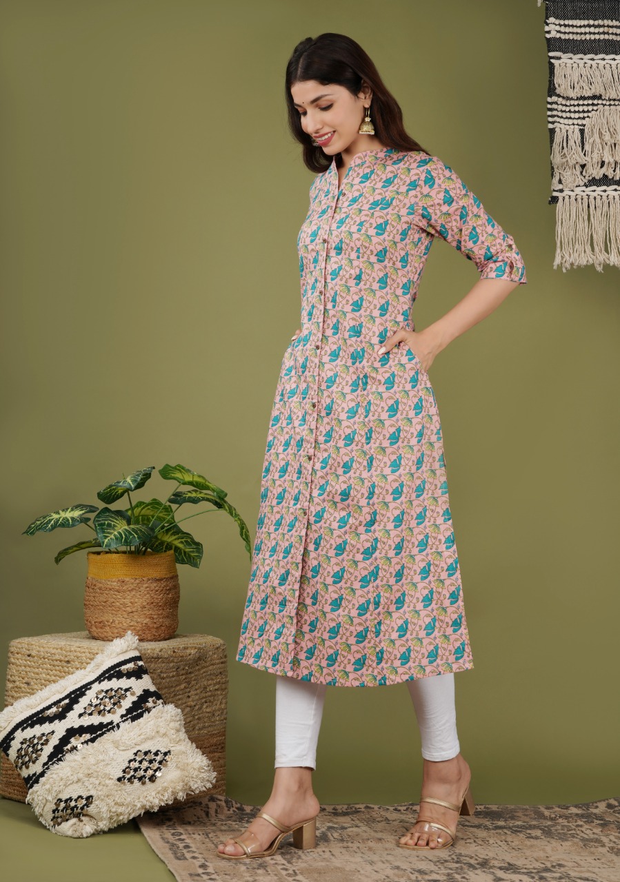 love these pockets. Cotton kurti with pocket patch detailing. | Sleeves  designs for dresses, Cotton kurti designs, Kurti neck designs