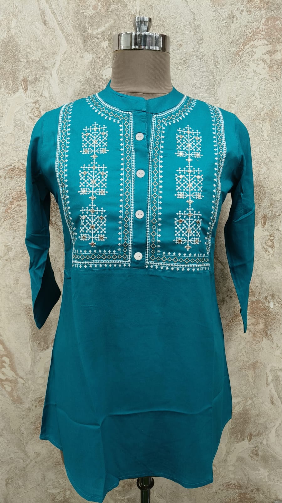 Cotton 3/4th Sleeve Green Plain Straight Kurti, Size: S, M and L at Rs  220/piece in Jaipur